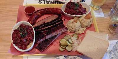 Smoke Signals Bar-B-Q
