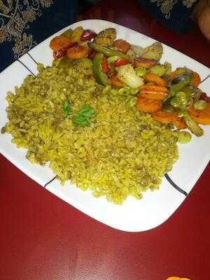 PomAnar grill & Juicery