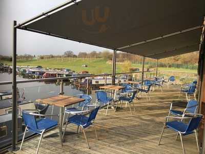 The Kingfisher – Waterside Bar And Bistro