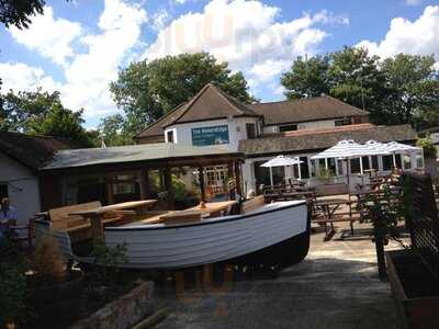 The Watersedge Canal Cottages