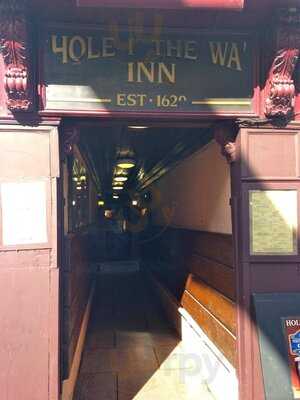 Hole I The Wa Inn