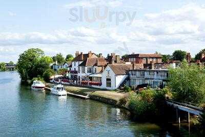 The Swan Hotel, Staines