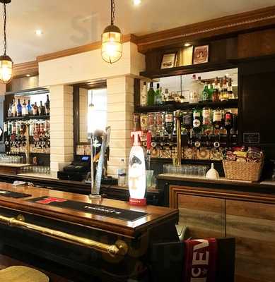 The Green Oak Bar