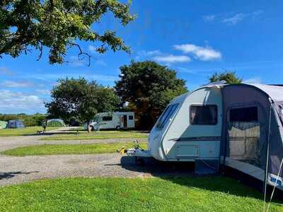 The Golden Lion Inn & Campsite