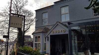 Gusto Restaurant & Bar