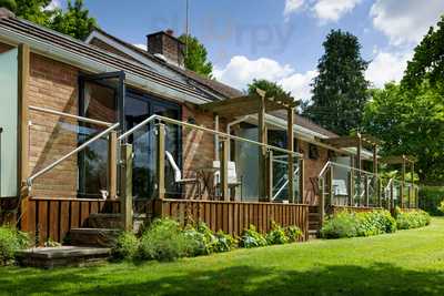 Red Lion At East Chisenbury Restaurant