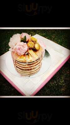 Kala's Cakes & Blossom Box