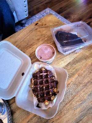 Crookston Cafe & Desserts