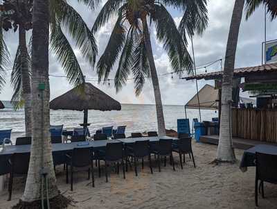 Alberto's Beach Bar & Restaurant