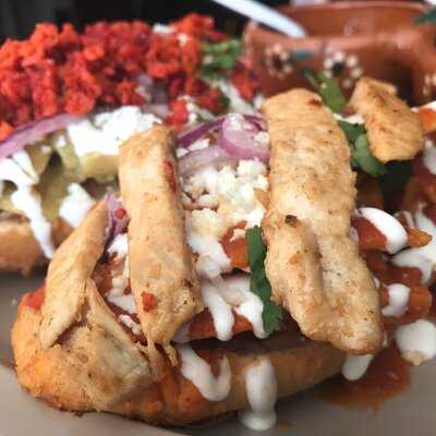 Las Famosas Tortas De Chilaquiles