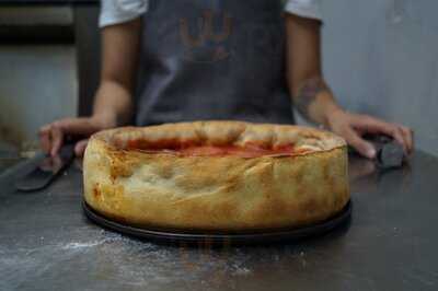 Leporq Deep Dish Pizza