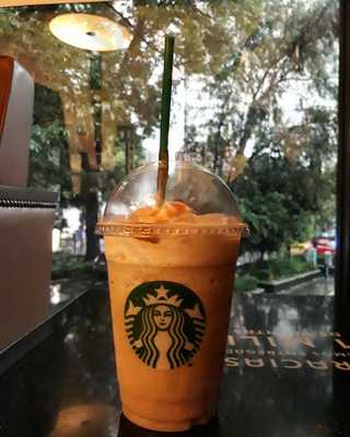 Starbucks Campos Eliseos