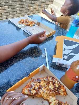 Debonairs Pizza