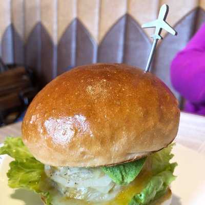 ダグス・バーガー 広島駅店