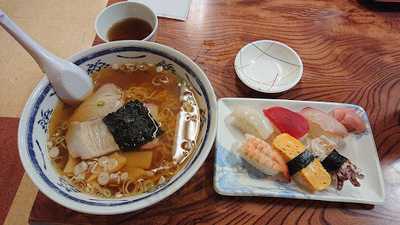 シマワキ水産 八食店