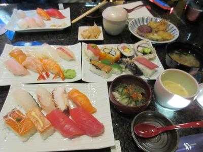 寿司バー ロイズ