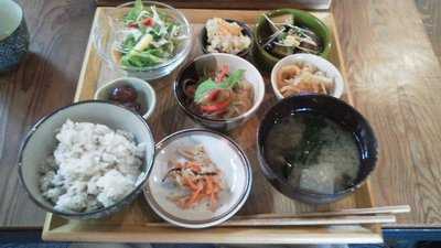 ビスタリ食堂