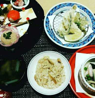 日本料理 都万麻