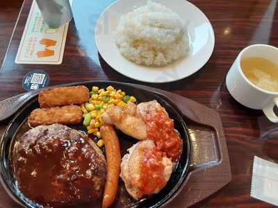 ガスト 東三条店