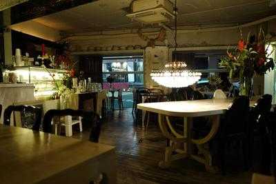 더 플라잉 팬 화이트