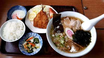 栄屋食堂
