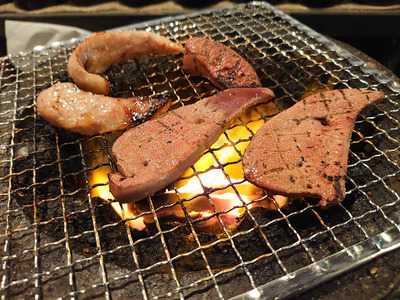 ホルモン焼うまっ menu