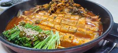 석산민물매운탕전문