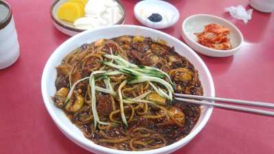 천안문왕손짜장