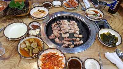 돼지만왕소금구이