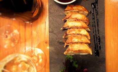 Champagne & Gyoza Bar スタンドシャン食-osaka北新地- Tokyo Awa Gyoza