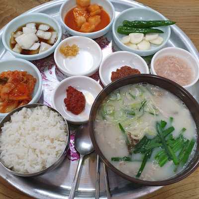 엄마손돼지국밥