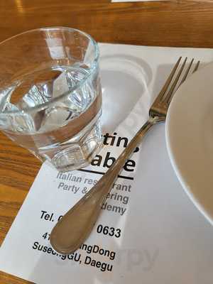 테이스팅테이블