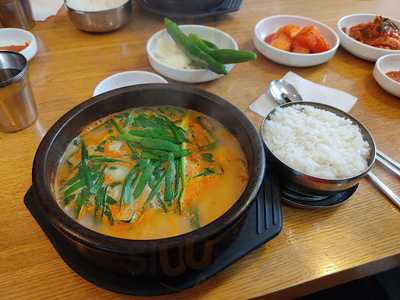 부산아지매국밥