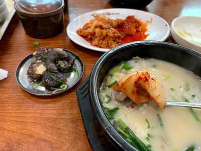 토종순대국밥집