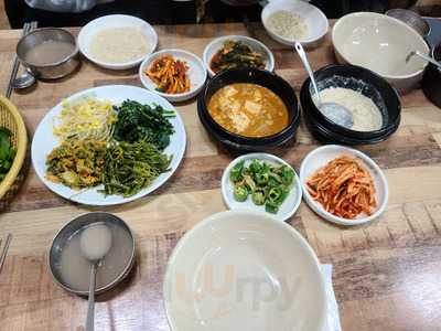 명동보리밥전문점