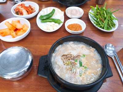 두레박흑돼지국밥