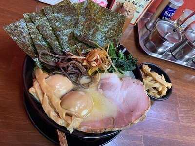 飯山家系濃厚豚骨ラーメン がぁたく