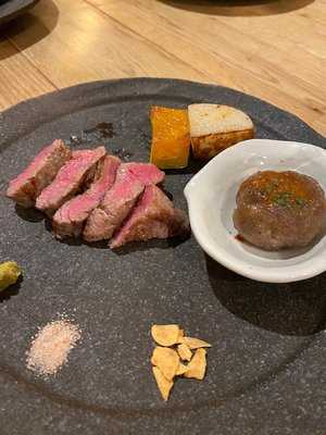 創作あか牛バル×寿司35table（サンゴテーブル）心斎橋