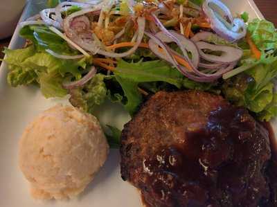 Sommelier kitchen yuB yum