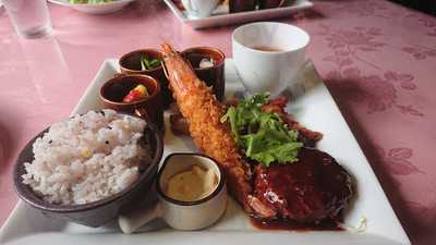 コム シェ トワ