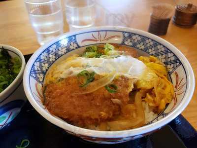 讃岐うどんどんどん福山春日店