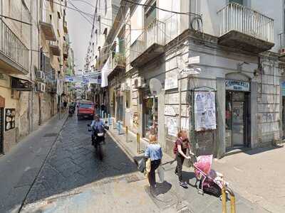 Grafferia a materdei, Napoli