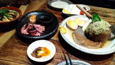 不思議おでん満月堂 警固店