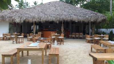 Salty Rooster Beach Bar & Grill