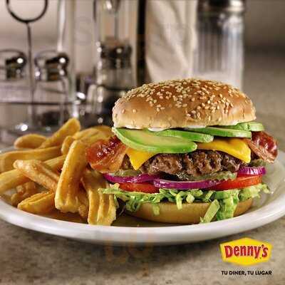 Denny's Pinares