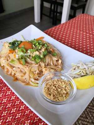 Mai Tai Thai Leves Es Wok Bar