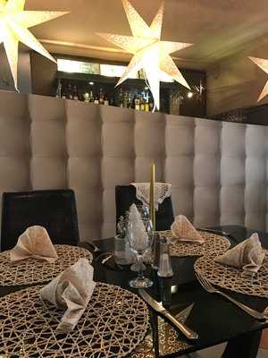 Cafe Vya Etterem Es Bowling Club menu
