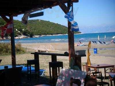 Ταβέρνα και Beach Bar Νικόλας