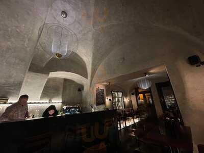 Autentista wine & champagne bar