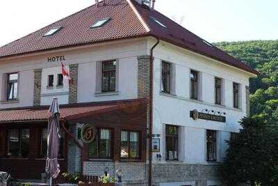 Restaurace Penzion Karlštejn